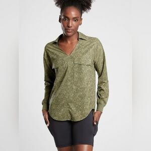 Athleta Olive Green Printed Long Sleeve V-Neck Zuma Top Breathable Athleisure